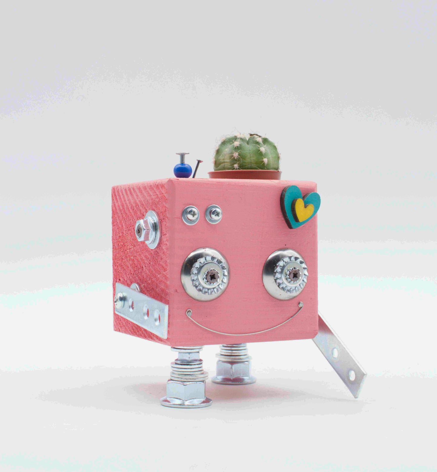 Vaso a forma di robot in legno fatto a mano con robot giocattolo rosa cubico con occhi metallici e ingranaggi